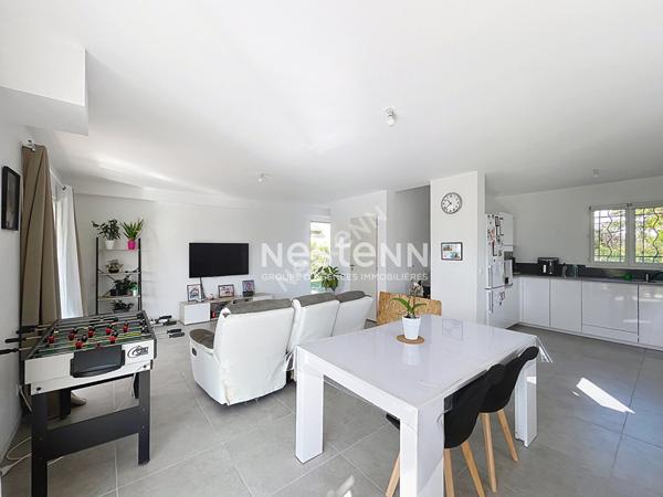 CUCURON  Maison idealement situee avec piscine et commodites