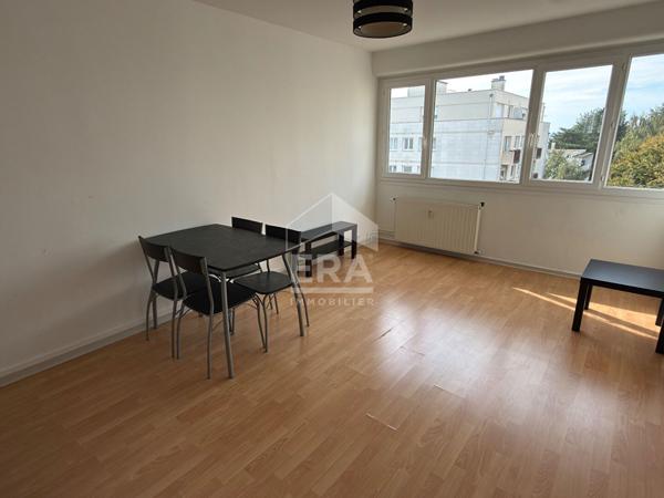 Grand studio dernier étage ? Vue dégagée ? Idéal investisseur ou étudiant ? Caen Nord-Est