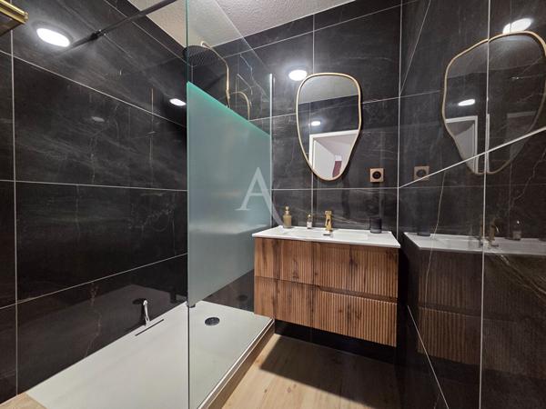 PAU-TRESPOEY Appartement T2 rénové avec balcon, parking
