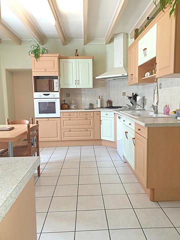 Maison à vendre BARBEZIEUX (16) 181 m², 4/5 ch, terrain 3300m², 2 garages