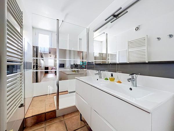 Maison familiale de 280 m² aux multiples possibilités sur une parcelle de 900 m² avec piscine