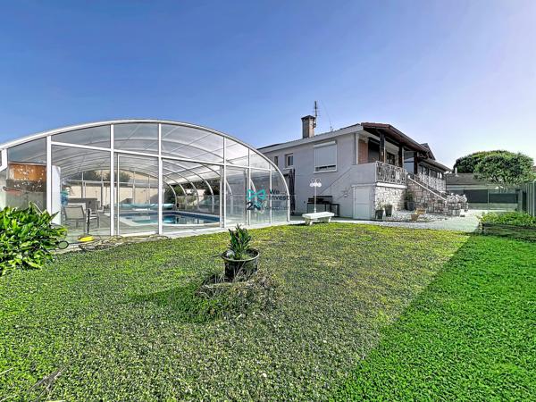 Maison familiale de 280 m² aux multiples possibilités sur une parcelle de 900 m² avec piscine