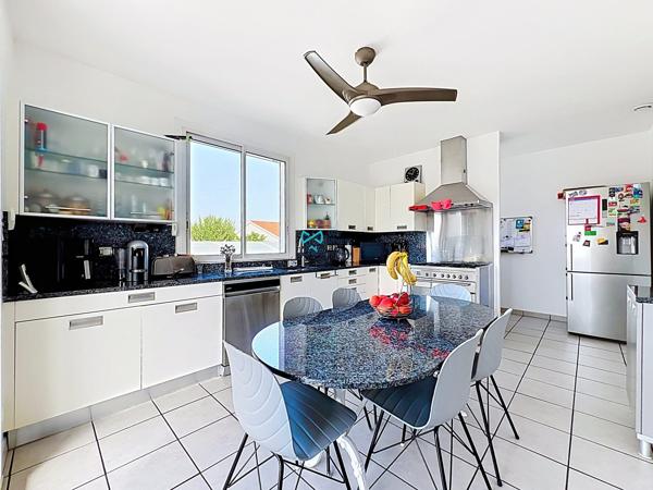 Maison familiale de 280 m² aux multiples possibilités sur une parcelle de 900 m² avec piscine