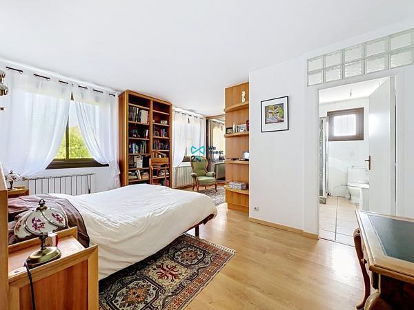 Maison familiale de 280 m² aux multiples possibilités sur une parcelle de 900 m² avec piscine