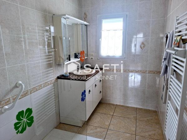 Maison plain-pied 3 chambres avec garage et atelier