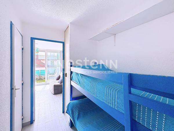 Charmant studio cabine meublé de 21 m² avec balcon de 7 m² et vue sur les Salins, local à vélos & piscine en option, Gruissan, Rive Droite