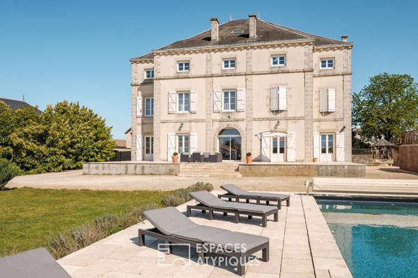 Ancien pensionnat réhabilité avec piscine au sud de Poitiers