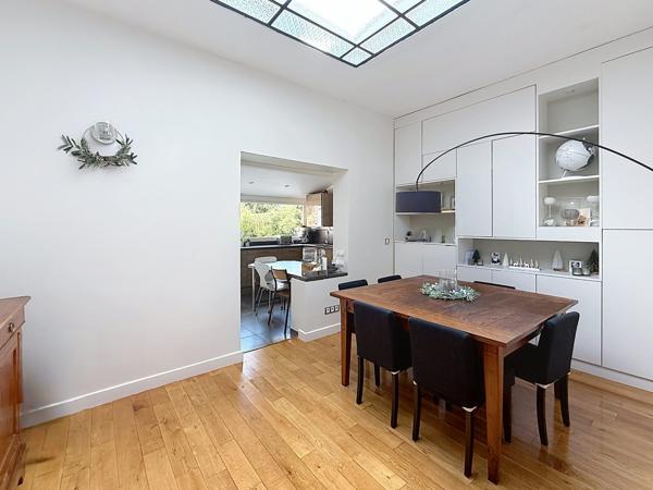 Très jolie façade pour cette adorable maison 4 ch dans une rue très recherchée de Marcq en Baroeul entre Quesne et Croisé * Chambre en RDC avec SDB