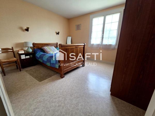 Maison plain-pied 177m², terrain 940m² avec sous-sol aménagé.
