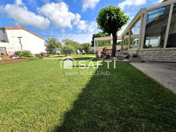 Maison plain-pied 177m², terrain 940m² avec sous-sol aménagé.
