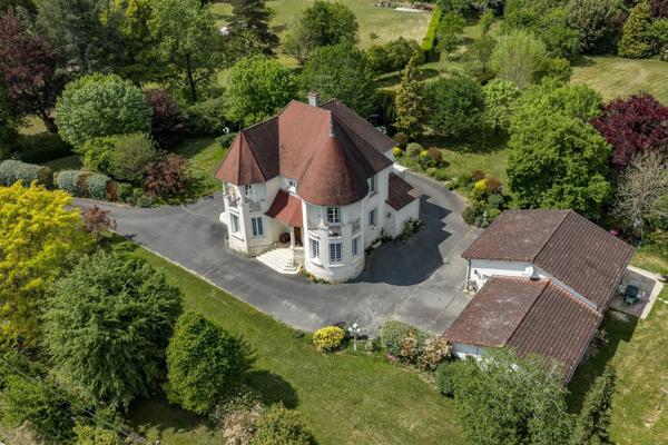 Vente Maison de luxe Neuvic 8 Pièces 268 m²