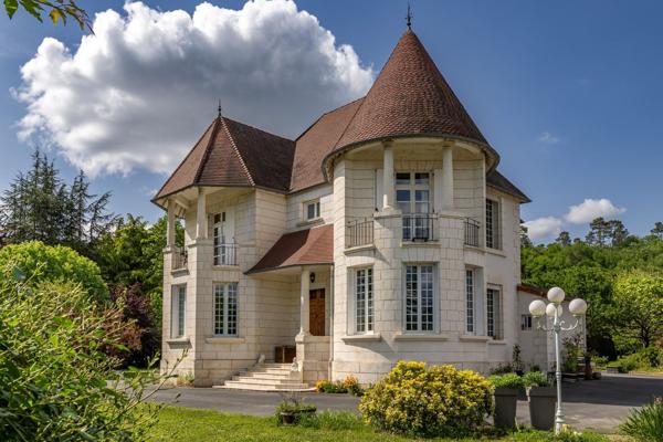 Vente Maison de luxe Neuvic 8 Pièces 268 m²
