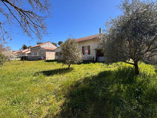 Maison Gardanne 3 pièce(s) 81 m2 - Véranda - Grand garage - 663m² de parcelle.