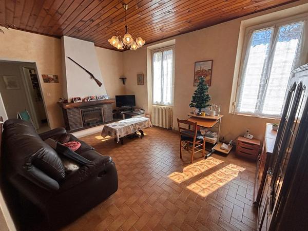 Maison Gardanne 3 pièce(s) 81 m2 - Véranda - Grand garage - 663m² de parcelle.