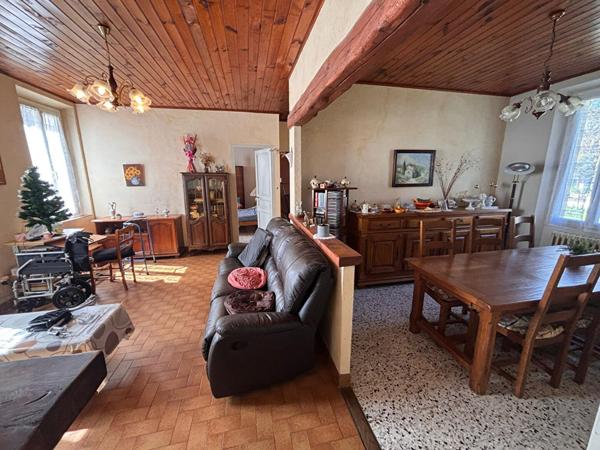 Maison Gardanne 3 pièce(s) 81 m2 - Véranda - Grand garage - 663m² de parcelle.