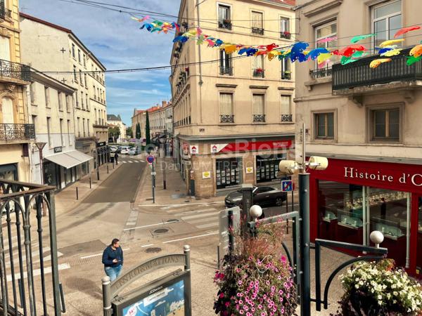 Hyper Centre ville Roanne F5 avec du cachet à renover