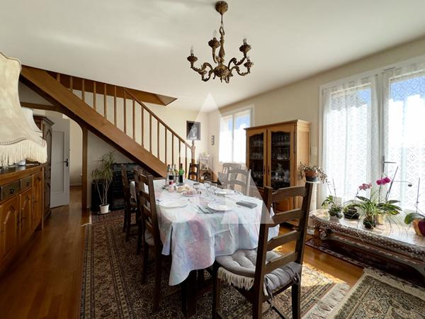 Maison 10 pièces 234 m2