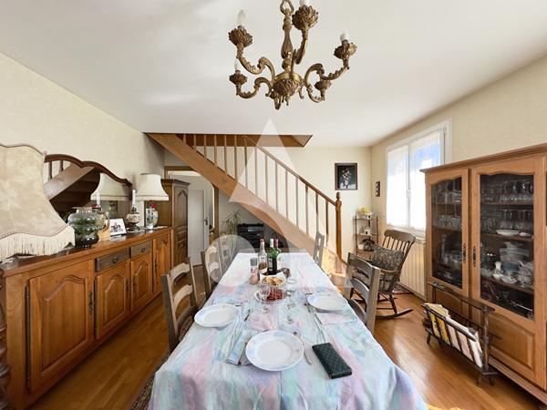 Maison 10 pièces 234 m2