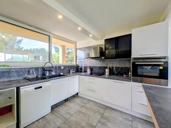 À deux pas de la mer – Beau duplex 3 pièces de 75 m² avec ascenseur !