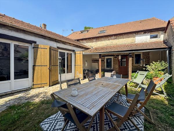 MAISON EN PIERRE RENOVÉE AVEC CAVE ET JARDIN CLOS