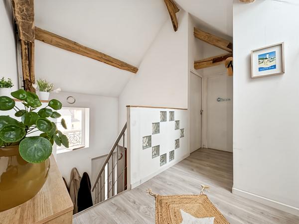 MAISON EN PIERRE RENOVÉE AVEC CAVE ET JARDIN CLOS