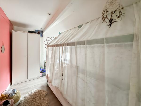 MAISON EN PIERRE RENOVÉE AVEC CAVE ET JARDIN CLOS