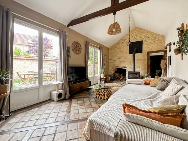 MAISON EN PIERRE RENOVÉE AVEC CAVE ET JARDIN CLOS