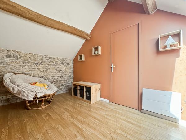 MAISON EN PIERRE RENOVÉE AVEC CAVE ET JARDIN CLOS
