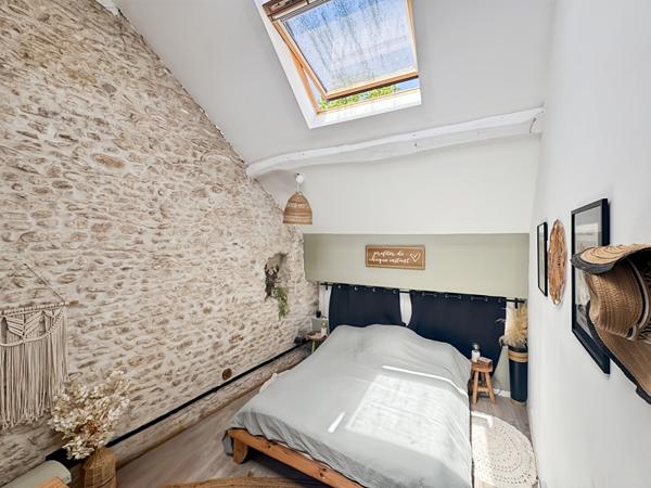 MAISON EN PIERRE RENOVÉE AVEC CAVE ET JARDIN CLOS