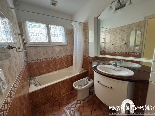 Vente Pavillon sur grand sous-sol - 5 pièces - 107m² - Jardin clos - CHATEAUBERNARD Centre