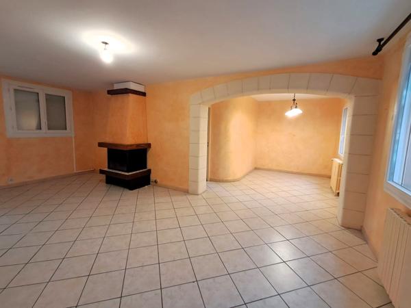 Maison familiale 4 chambres avec jardin et dépendance