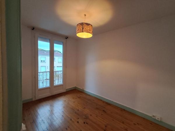 Maison familiale 4 chambres avec jardin et dépendance