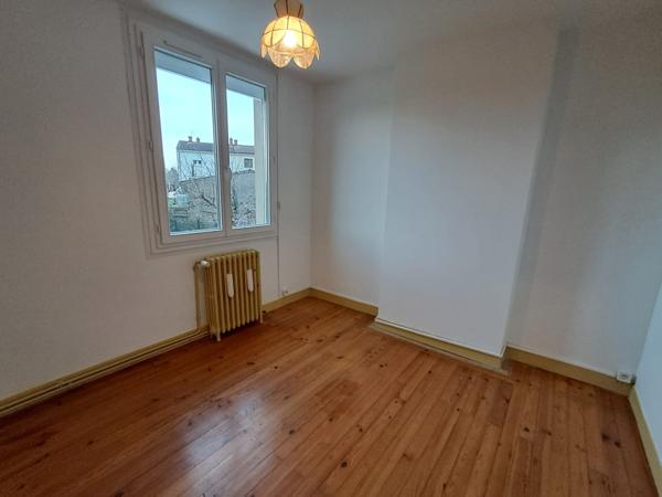 Maison familiale 4 chambres avec jardin et dépendance