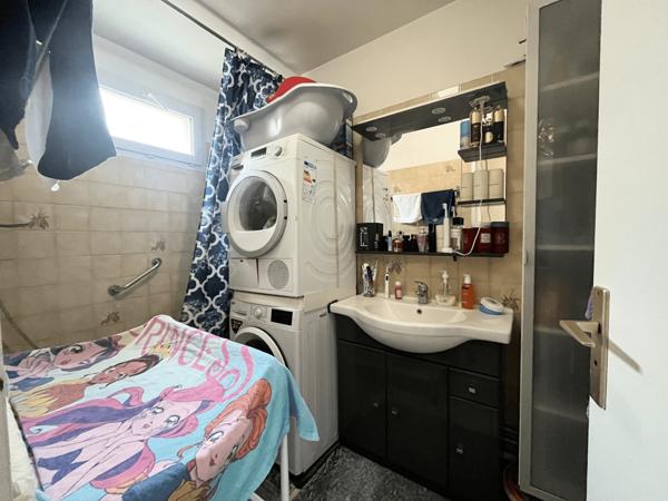 Aulnay-Sous-Bois - Proche centre-ville - Appartement 3 pièces avec balcon et parking box