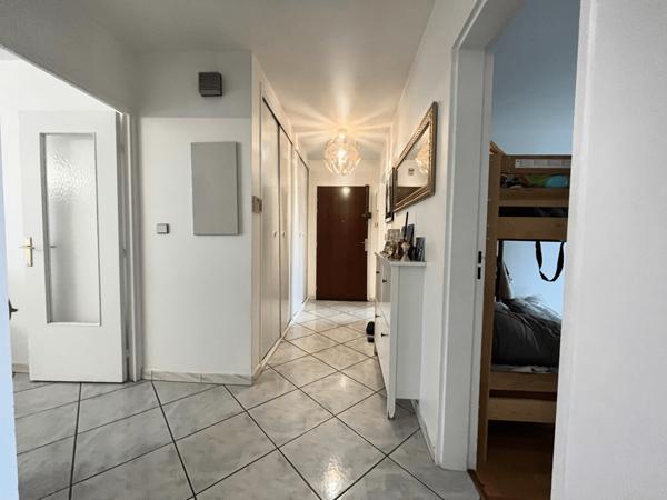 Aulnay-Sous-Bois - Proche centre-ville - Appartement 3 pièces avec balcon et parking box