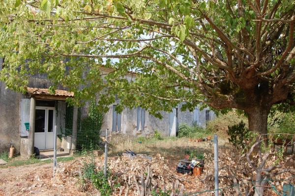 Ancien corps de ferme 120 m² + 330 m² dépendances – terrain 2600 m²