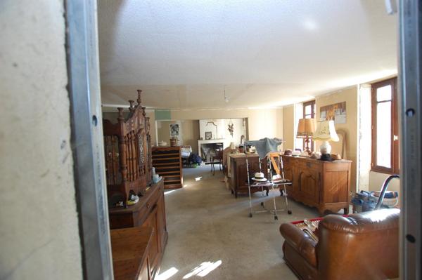 Ancien corps de ferme 120 m² + 330 m² dépendances – terrain 2600 m²