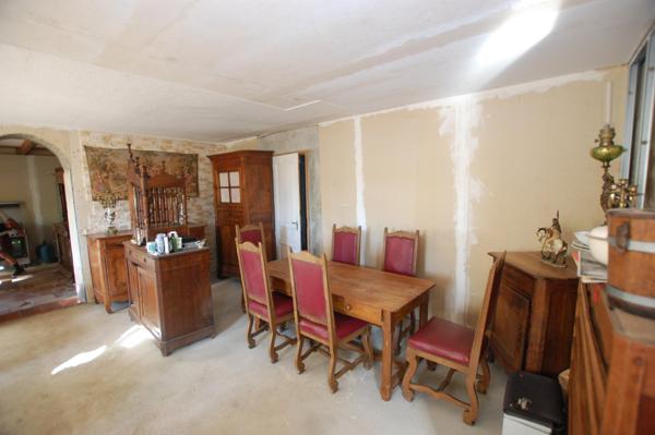Ancien corps de ferme 120 m² + 330 m² dépendances – terrain 2600 m²