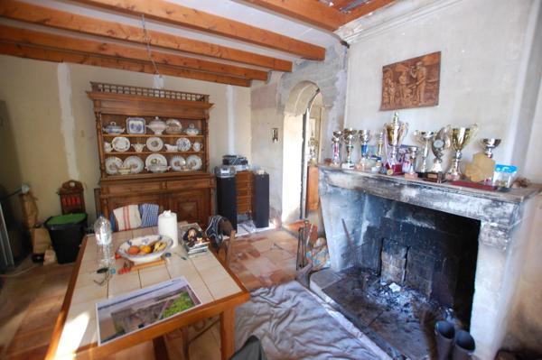 Ancien corps de ferme 120 m² + 330 m² dépendances – terrain 2600 m²