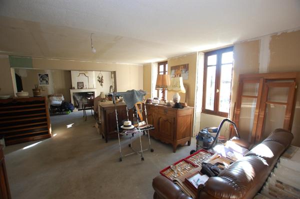 Ancien corps de ferme 120 m² + 330 m² dépendances – terrain 2600 m²