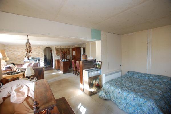 Ancien corps de ferme 120 m² + 330 m² dépendances – terrain 2600 m²