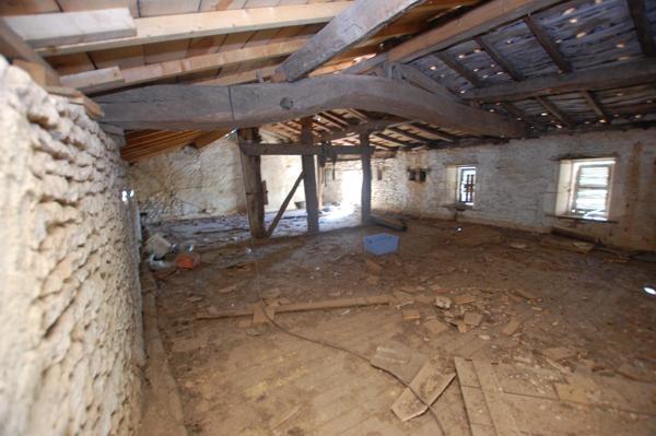 Ancien corps de ferme 120 m² + 330 m² dépendances – terrain 2600 m²