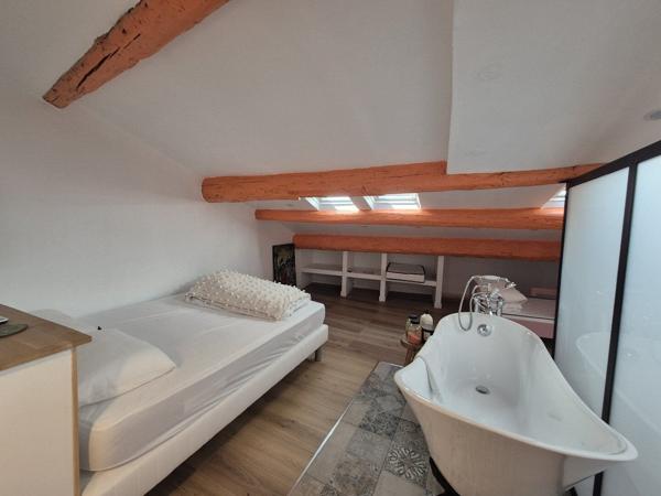 Emplacement exceptionnel dans le centre historique : Maison de ville avec fort potentiel locatif Airbnb Beziers