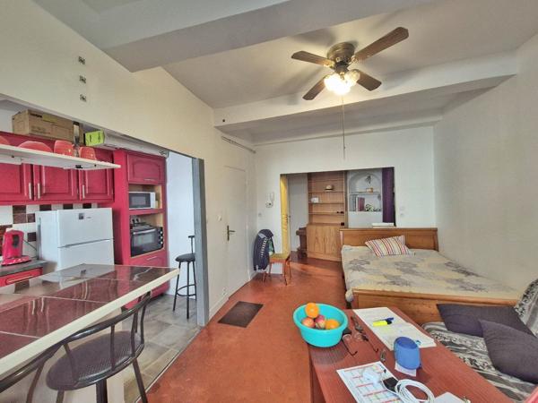 Emplacement exceptionnel dans le centre historique : Maison de ville avec fort potentiel locatif Airbnb Beziers