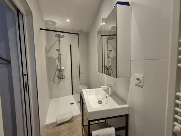 Emplacement exceptionnel dans le centre historique : Maison de ville avec fort potentiel locatif Airbnb Beziers