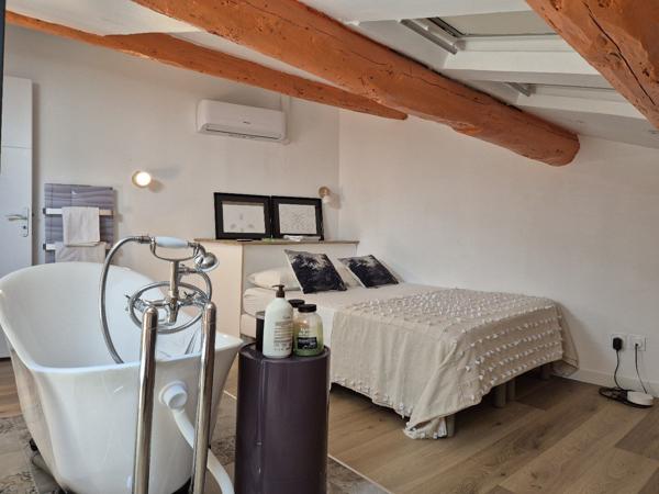 Emplacement exceptionnel dans le centre historique : Maison de ville avec fort potentiel locatif Airbnb Beziers
