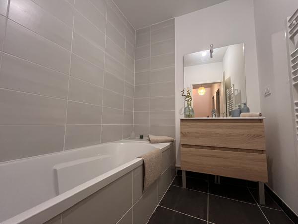 Maison
                                                                                                                                                                                                                                                                                                                        4 pièce(s)                                                                                                                                                                                                          2 chambre(s)                                                                                                                                                                                                          80  m²