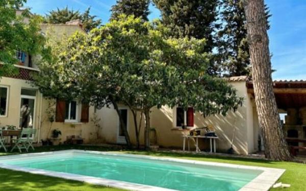 Maison à vendre    5 pièces •  Charleval