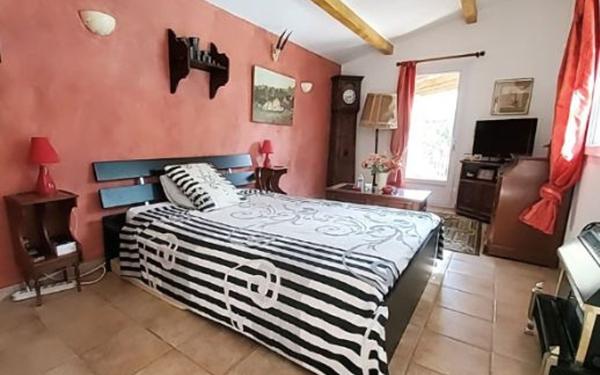 Maison à vendre    5 pièces •  Charleval