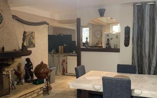 Maison à vendre    5 pièces •  Charleval